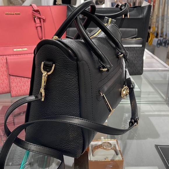 MICHAEL KORS
Carine Large Pebbled Leather Top Zip Satchel
Black
NWT - Picture 5 of 16